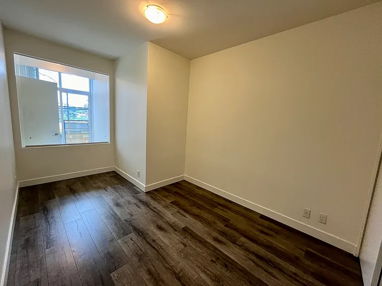 166 E 11th Ave #8 — Photo 4