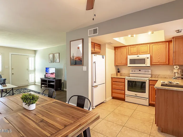 8357 E Thomas Rd — Photo 2