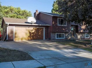 108 S Cardinal Dr, Brandon, SD 57005