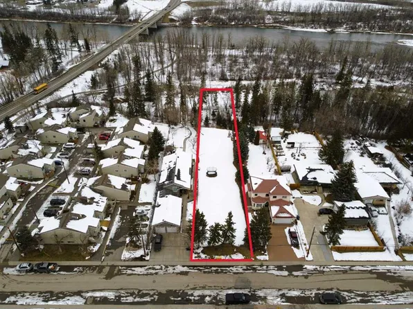 8520 48th Ave NW, Calgary, AB T3B 2A6