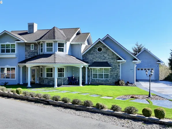 865 Jodee Ln, Brookings, OR 97415