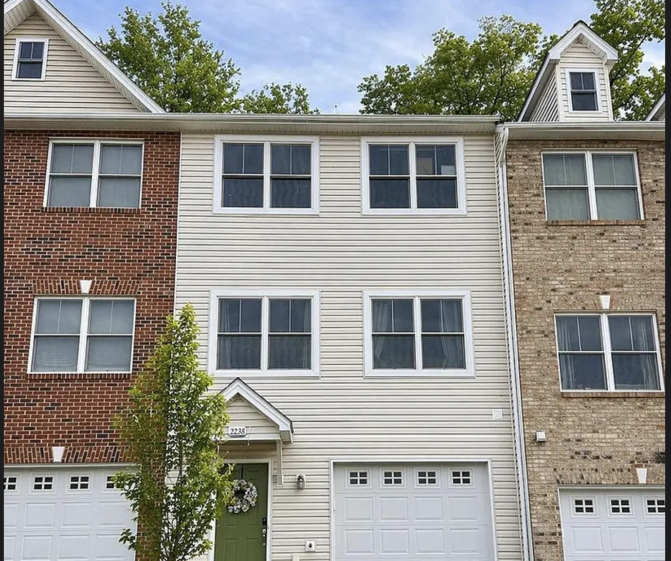 3 bed, 3.5 bath, 2218 sqft, $2,150 — Photo 1