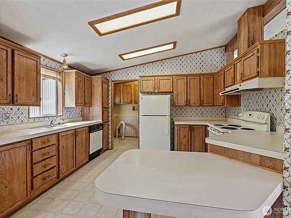 3rd image of 18206 W Big Lake Boulevard