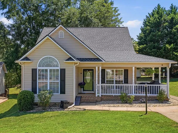 214 Cool Water Ct, Boiling Springs, SC 29316
