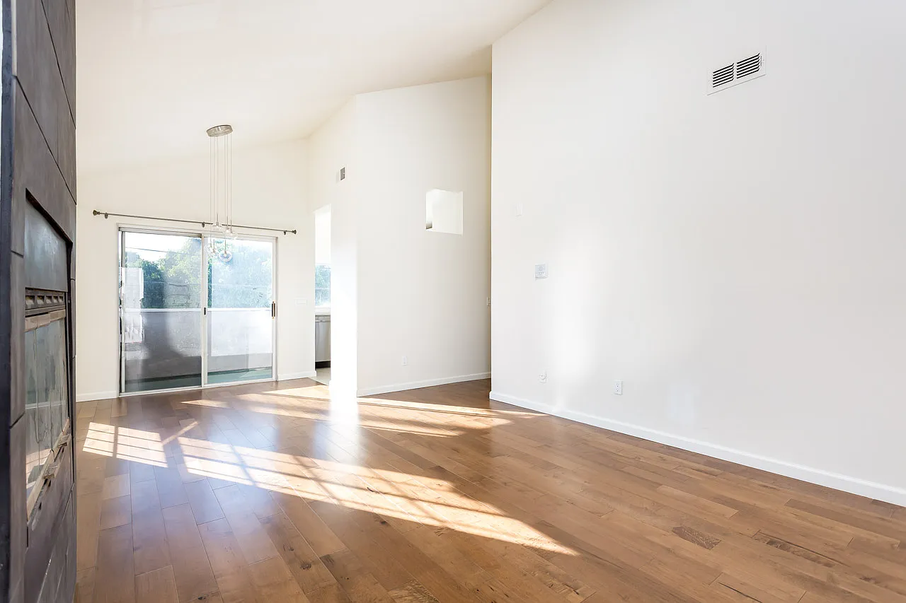 2 bed, 863 sqft, $3,595 — Photo 4