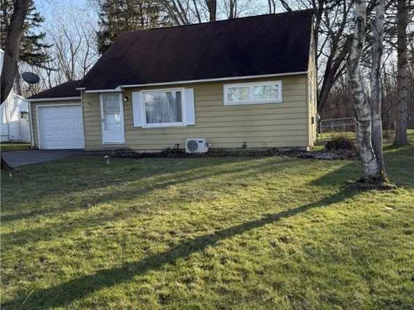 106 Savaria Dr, Syracuse, NY 13209