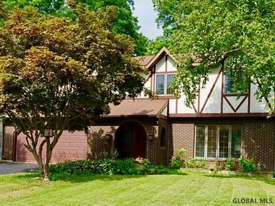 5 Pitch Pine Rd, Albany, NY, 12203