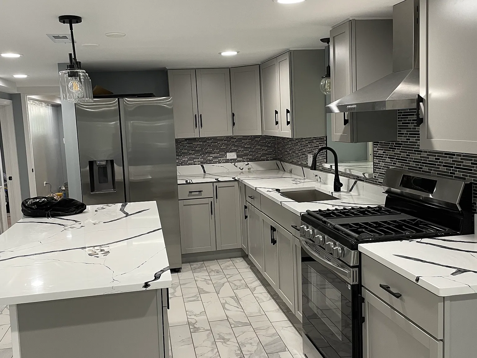 3 bed, 1300 sqft, $1,800 — Photo 1