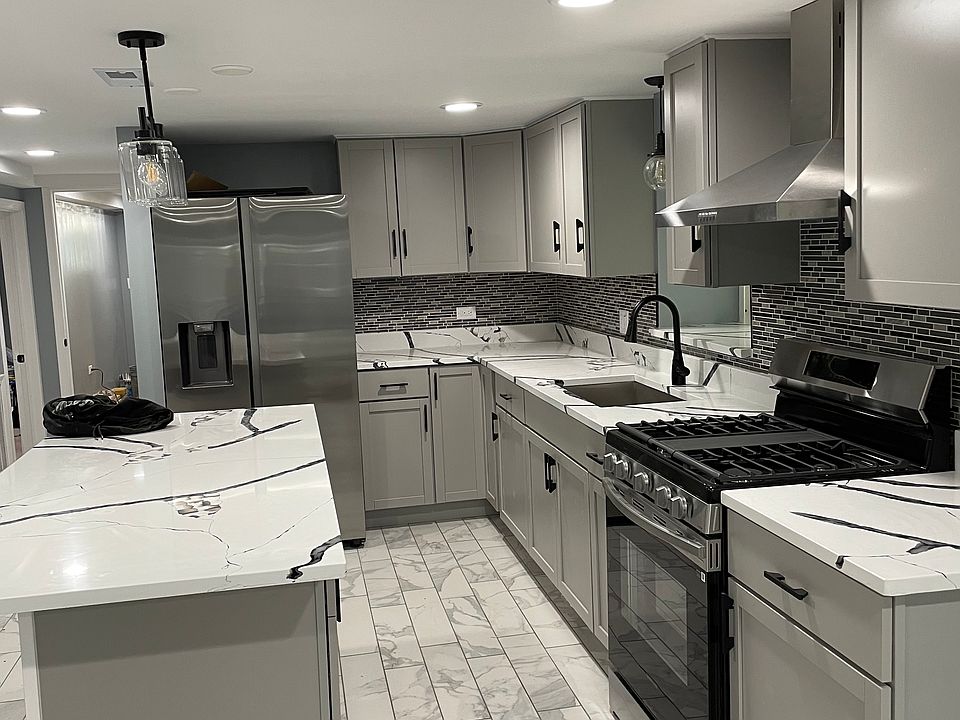 1st image of 1137 N Hamlin Ave #1G