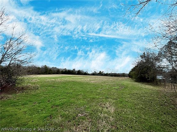 2nd image of 812 Victory Ln