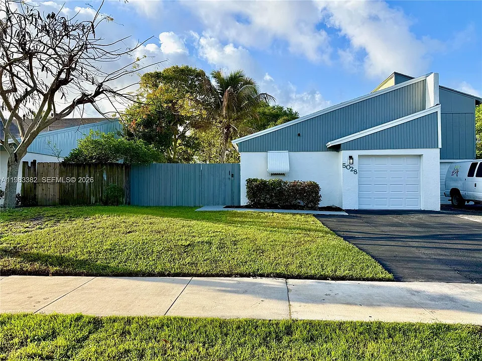 5028 NW 6th St