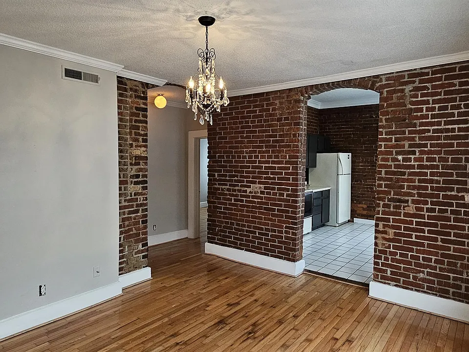 607 Lindsay St #4