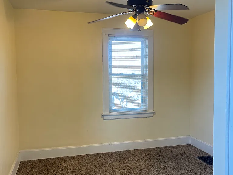 1815 Garden Ln — Photo 14