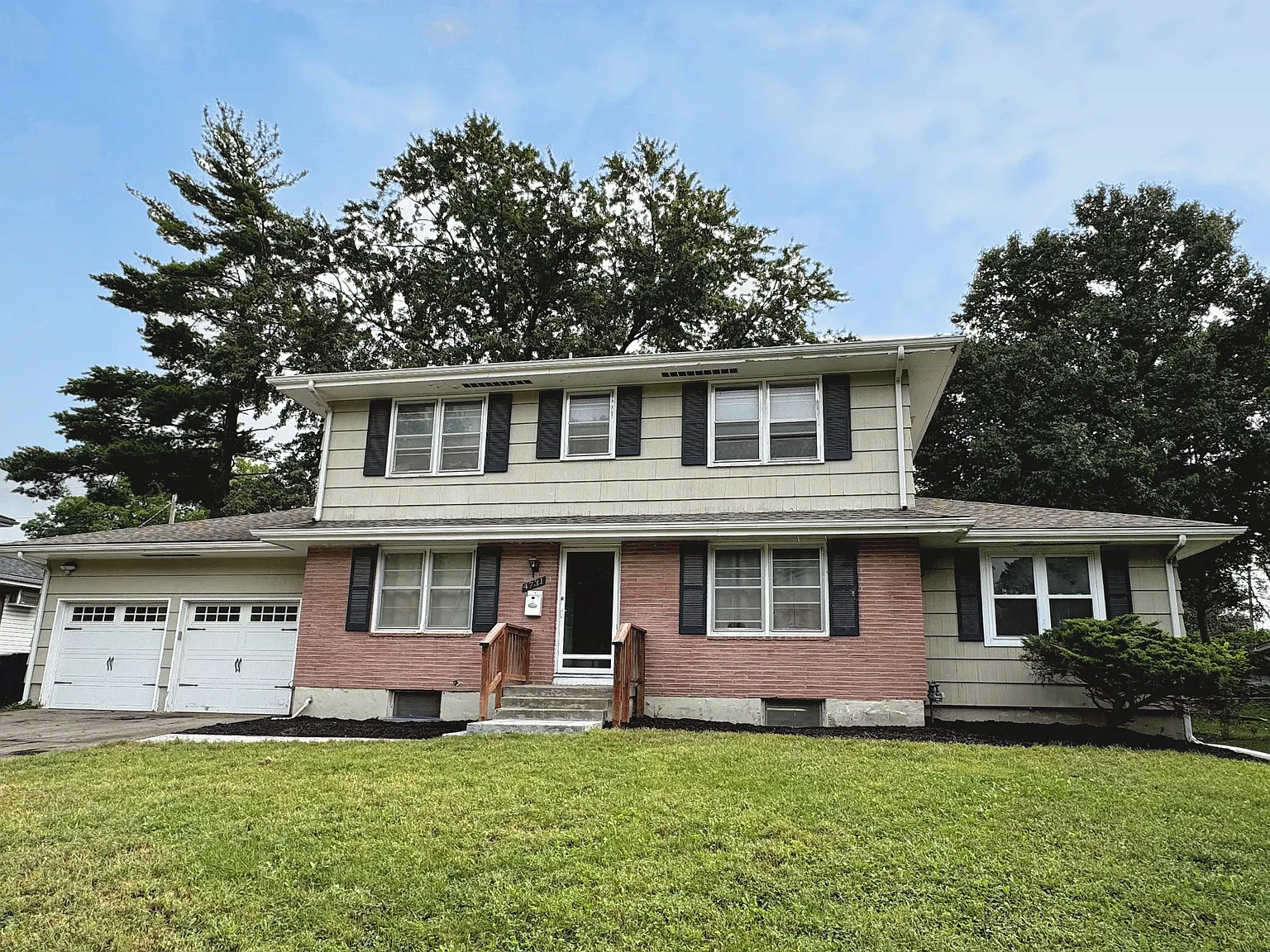 4 bed, 2.5 bath, 2056 sqft, $2,500 — Photo 1
