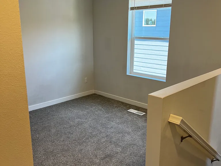 724 NE 14th St — Photo 32