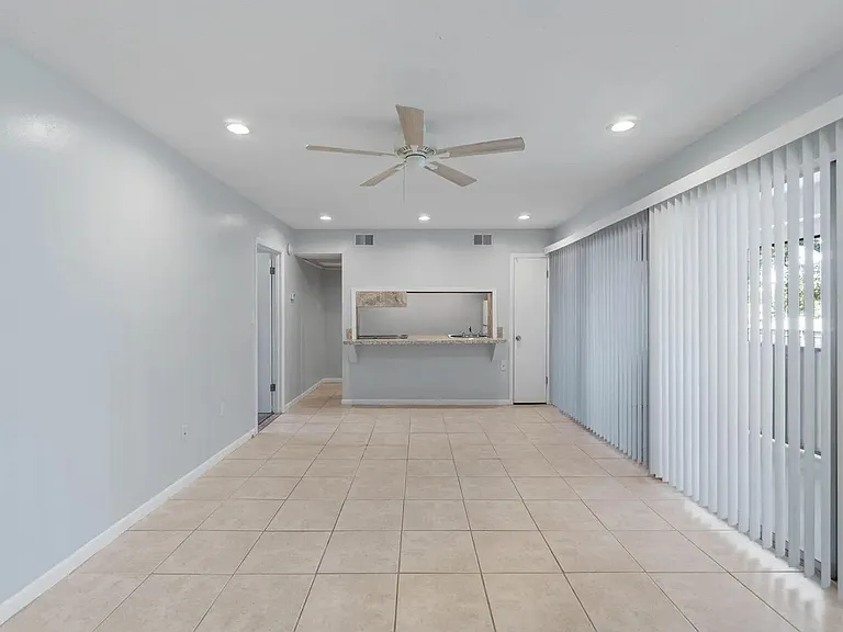 408 Marshall Ct NW #5 — Photo 9