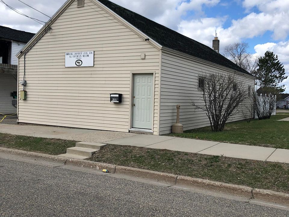 2nd image of 607 2nd St SE