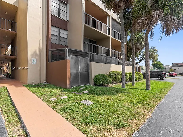 10875 SW 112th Ave #114 — Photo 27
