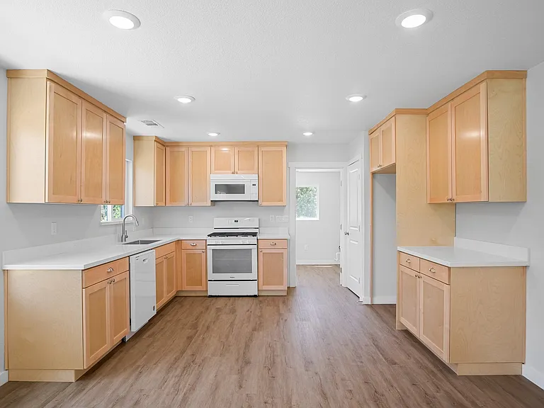 13619 Peach Ave — Photo 11