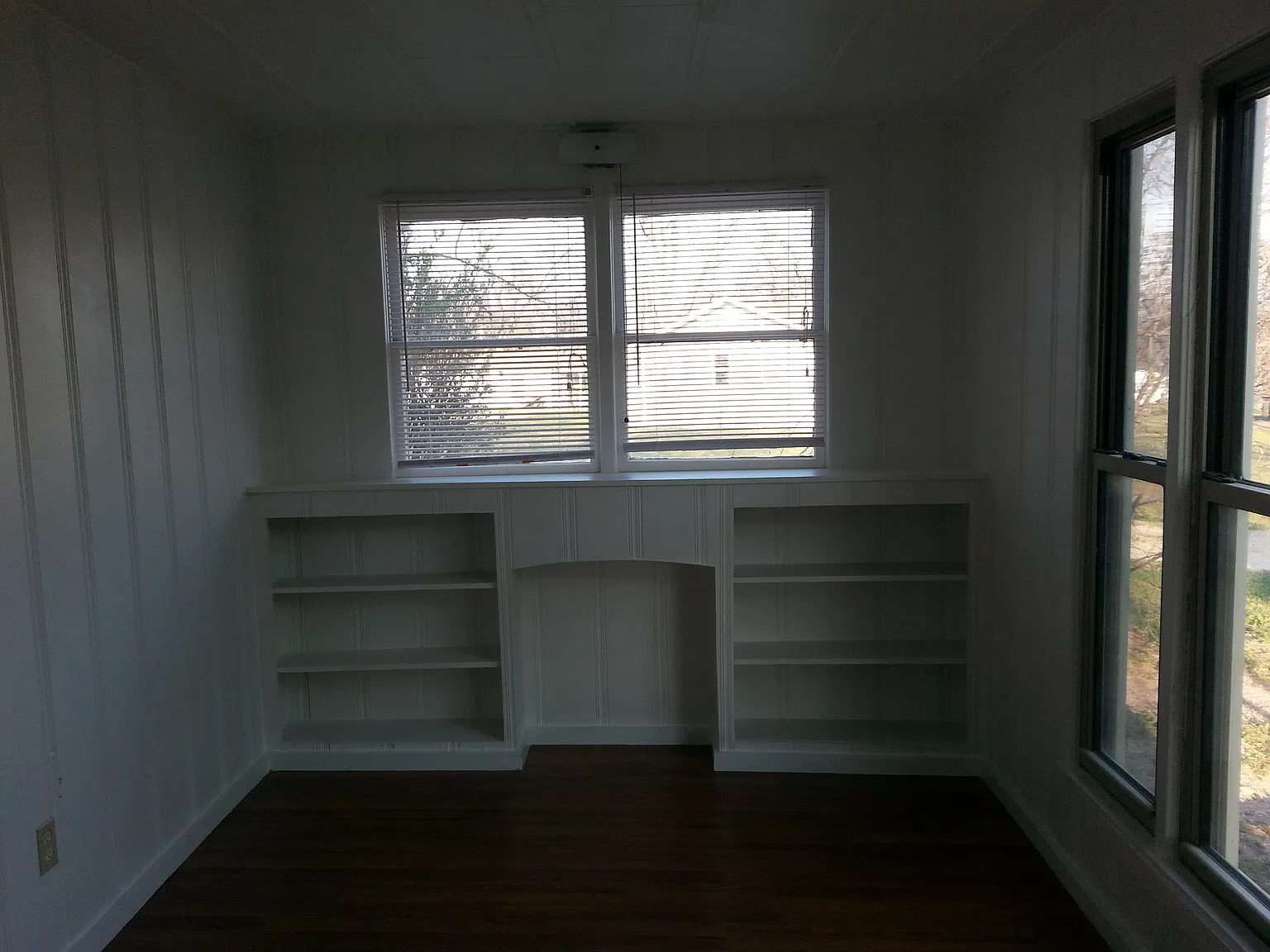 208 E Twohig Ave — Photo 3