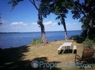 6446 N Paynes Point Rd, Neenah, WI 54956