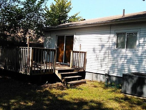 Large deck on the rear of the houuse.