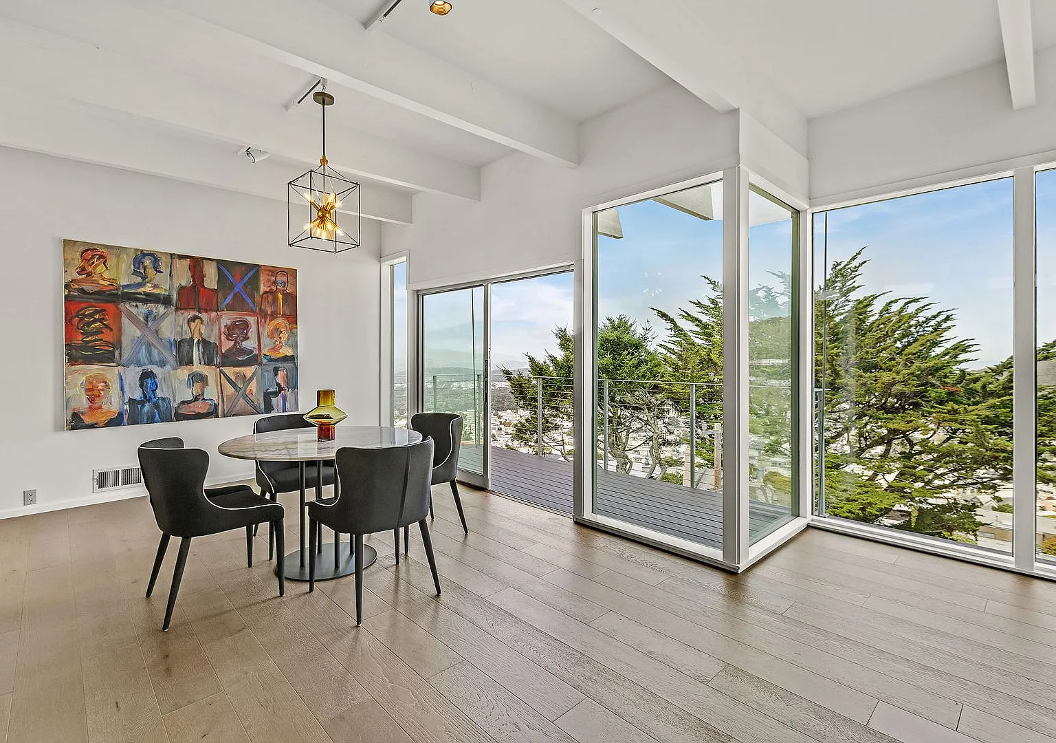 Rare Golden Gate Heights home with stunning views, 3 decks, big yard and hot tub! — Photo 4