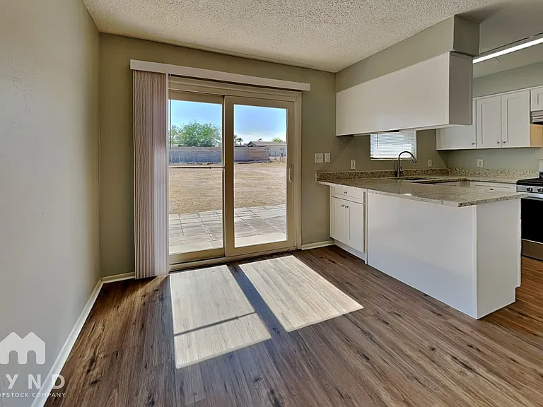 10716 N Arapaho Dr — Photo 6