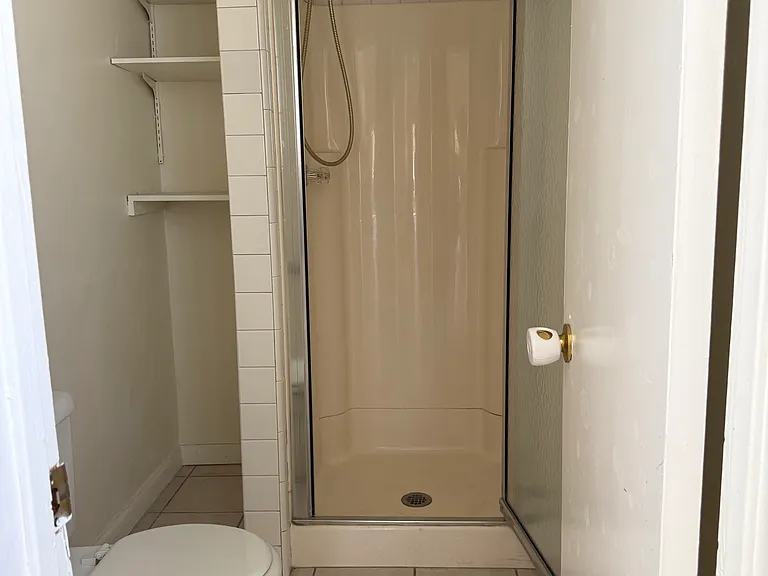 1116 Irving Ave — Photo 11