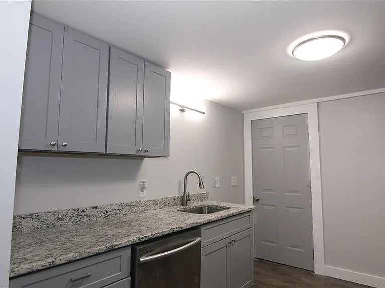2187 Plantation Ln #B — Photo 6