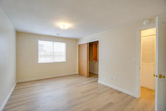17205 NE 5th St — Photo 26