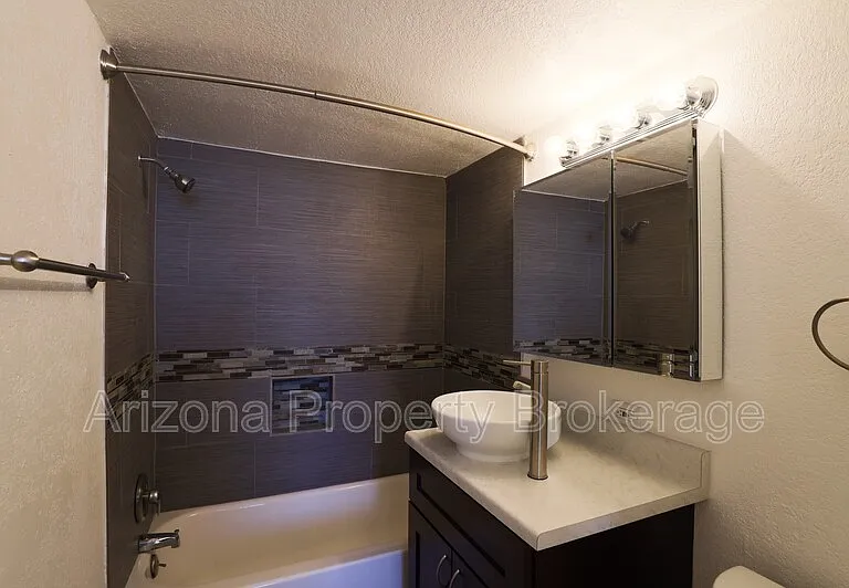 9603 N 5th St #B — Photo 12