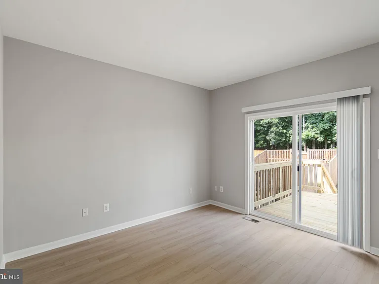 1026 Longview Ln — Photo 9