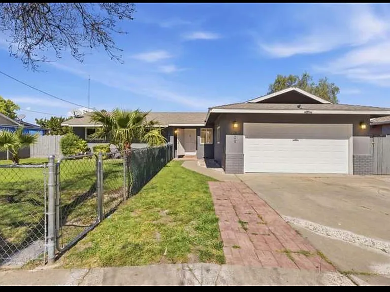 209 Tokay Ave — Photo 2