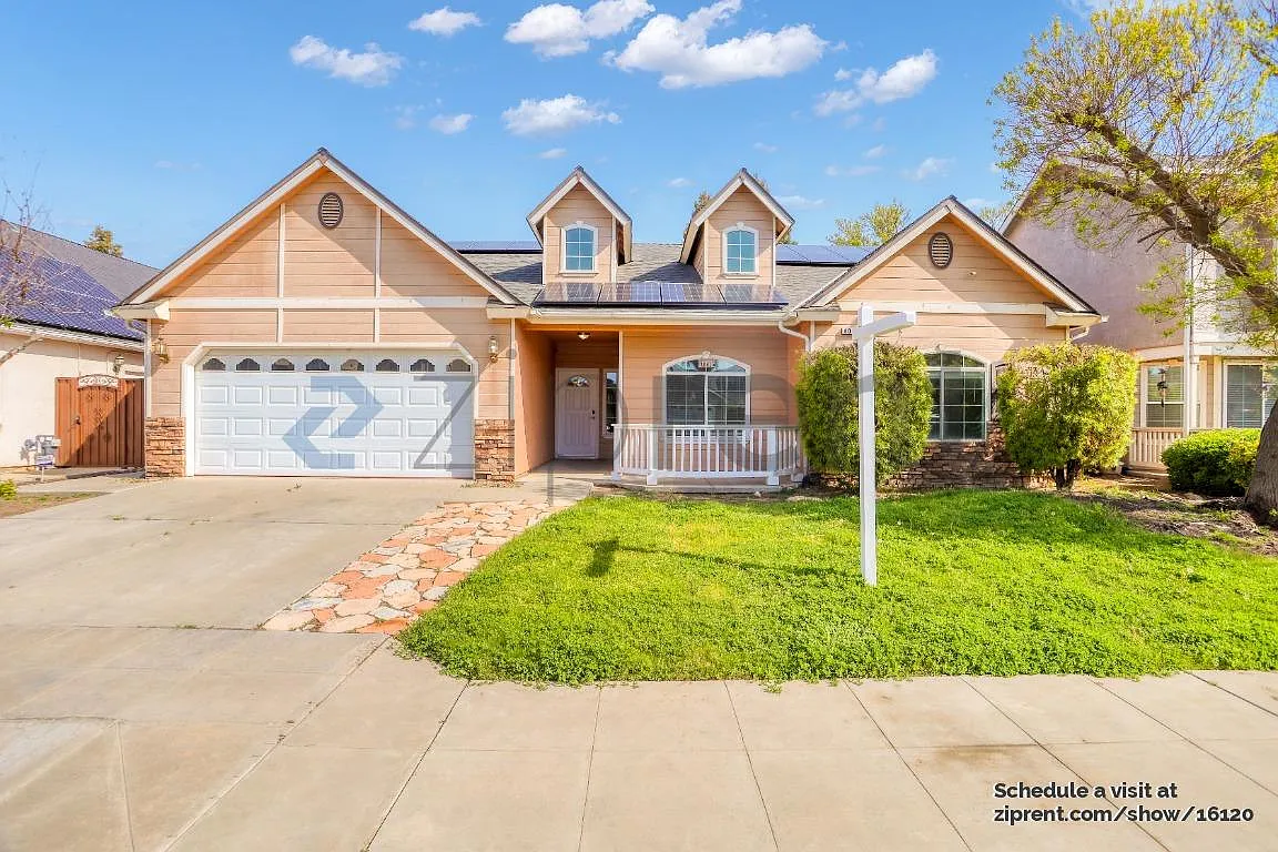 4042 W Fender Ave photo 1