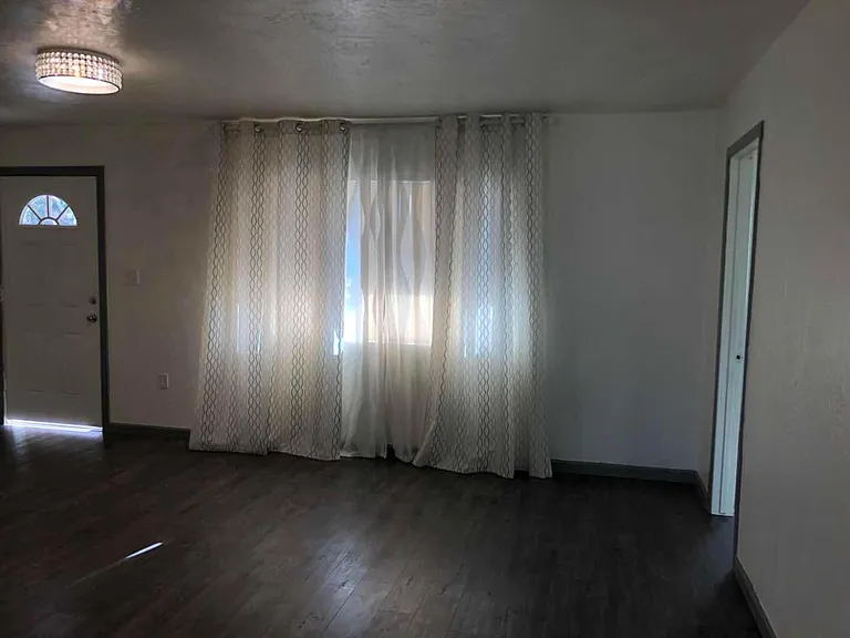 907 S Una Ave — Photo 9