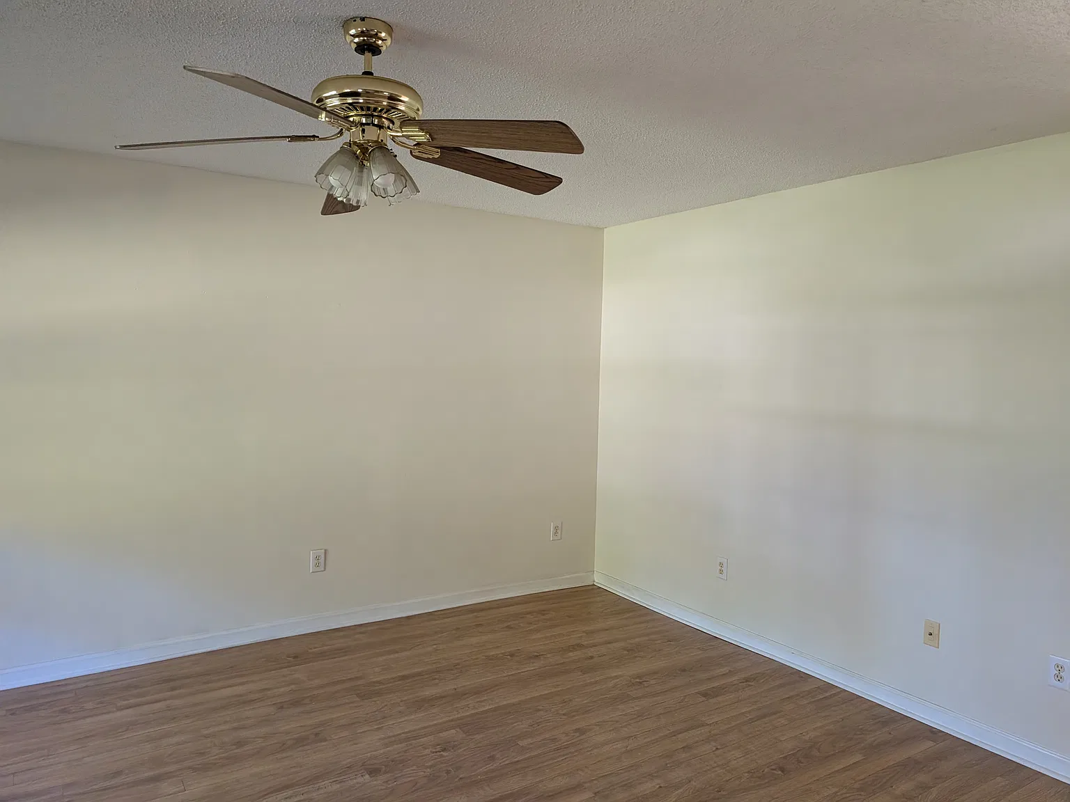 3 bed, $1,400 — Photo 3