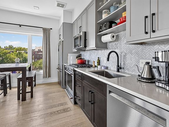2nd image of 287 Maverick St Penthouse 505