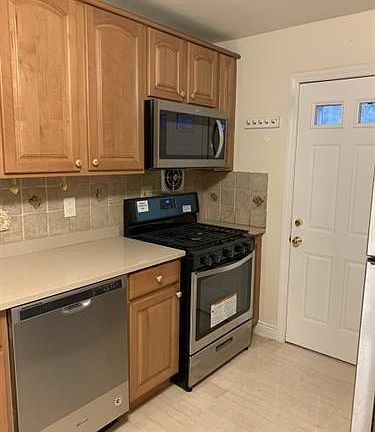 3rd image of 481 Crestwood Ave