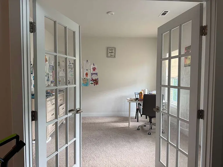 300 Finnegan Ct — Photo 11