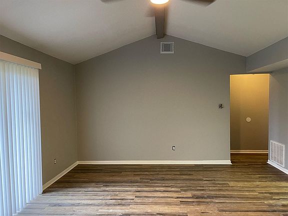 4th image of 554 Kenwood Ln