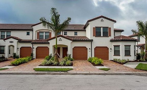 Home For Sale In LIVINGSTON LAKES