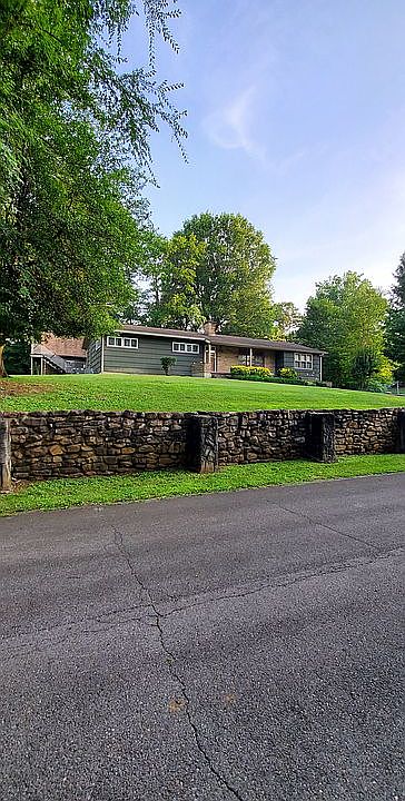 1st image of 721 Brookhill Dr