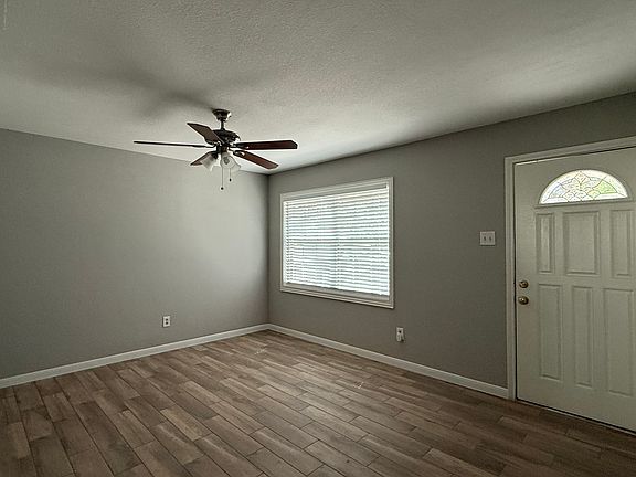 3rd image of 1910 Danbury Dr
