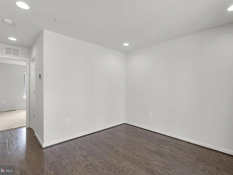 820 Thompson Cres #26 — Photo 32