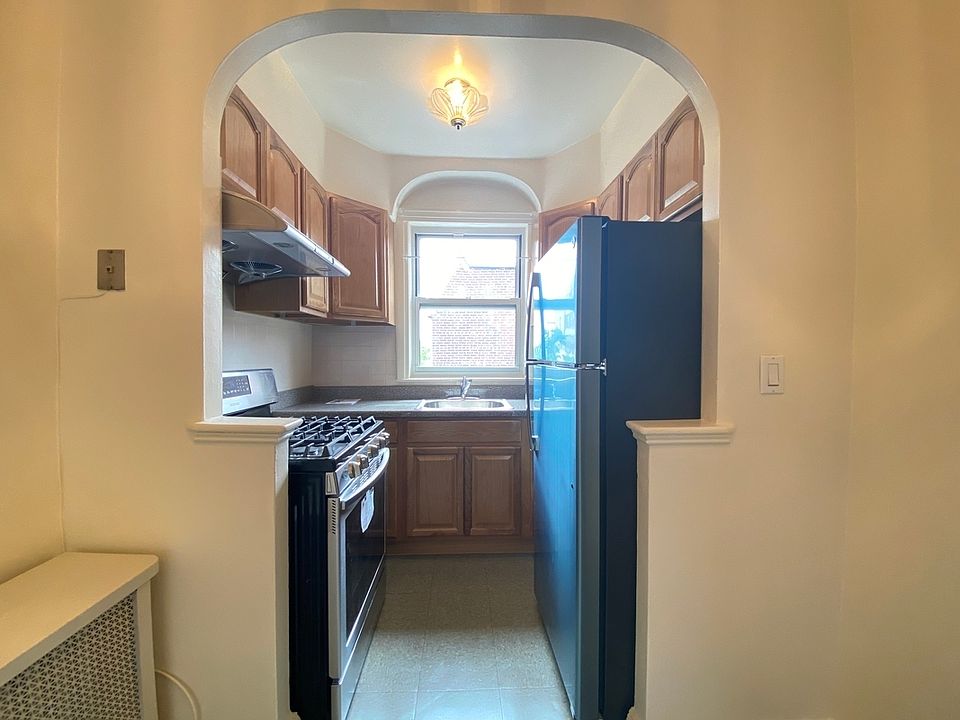 1st image of 47-18 31st Ave #2