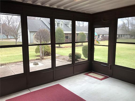 4th image of 1142 York Ln