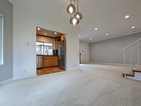 2nd image of 437 Costa Mesa Ter