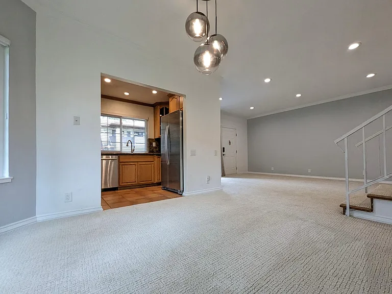 437 Costa Mesa Ter — Photo 2