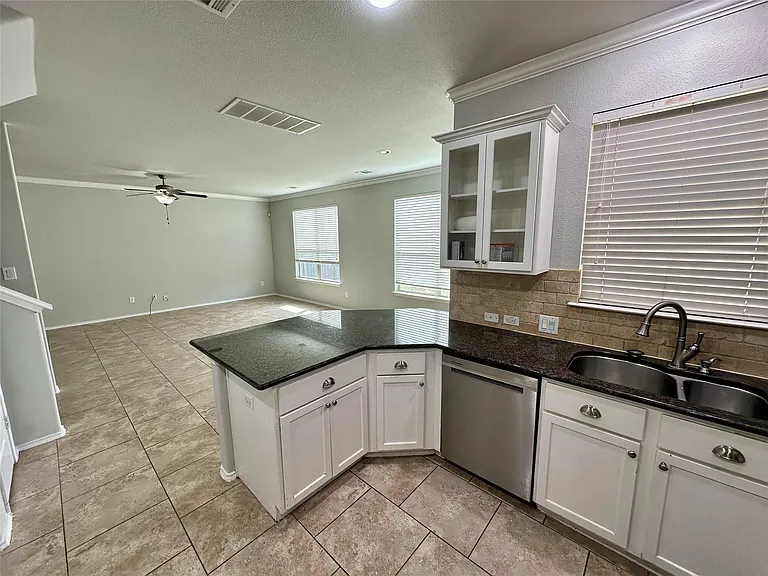 117 Chickadee Ln — Photo 4